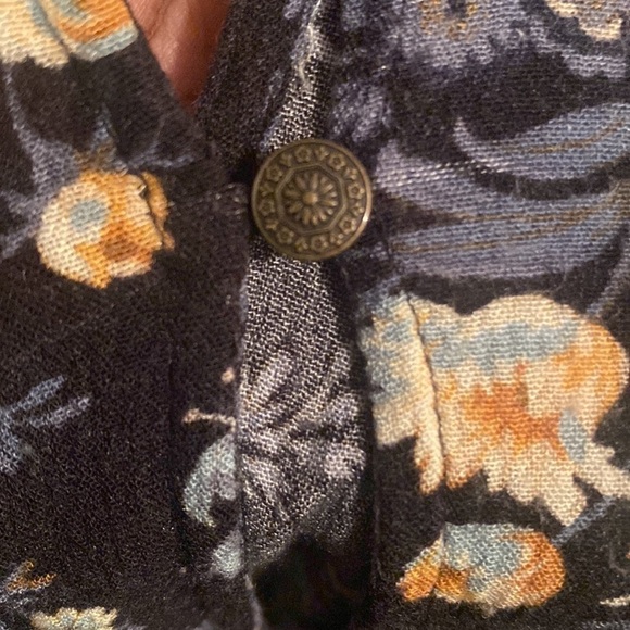 American eagle woman Boho floral blouse with button down back keyhole front in… - Picture 8 of 8